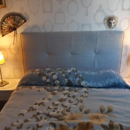 Chambre Lit Double Dans Pavillon , Chez Lilyanne Tonnay-Charente Ngoại thất bức ảnh