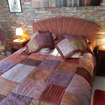 Chambre Lit Double Dans Pavillon , Chez Lilyanne Apartment Tonnay-Charente Ngoại thất bức ảnh